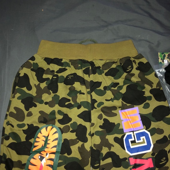 NEW Bape shorts - Picture 3 of 5
